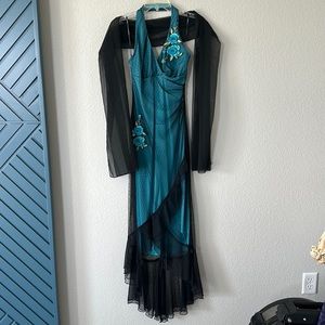 Gorgeous turquoise w/ black lace halter fitted dress. Floral embroidery.